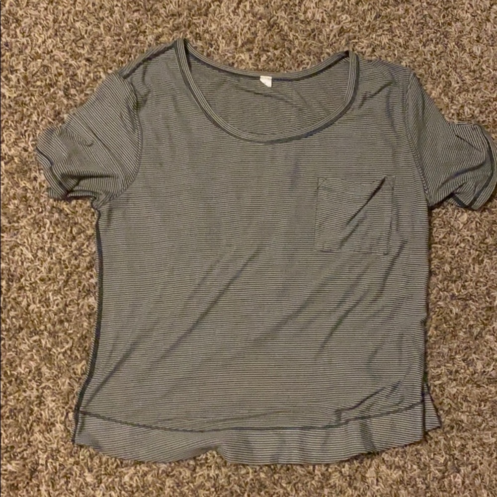 Lululemon scoop neck tee with pocket